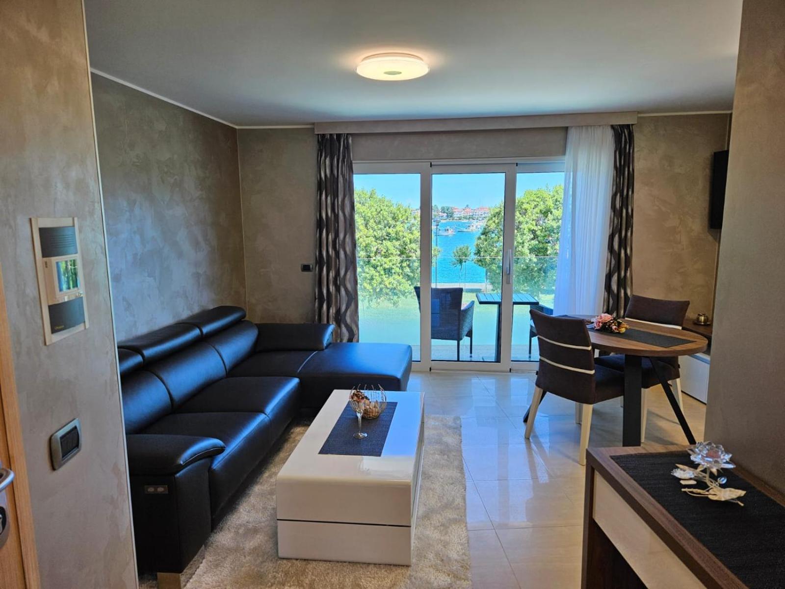 Apartments Riva-Interauto Umag Exterior foto