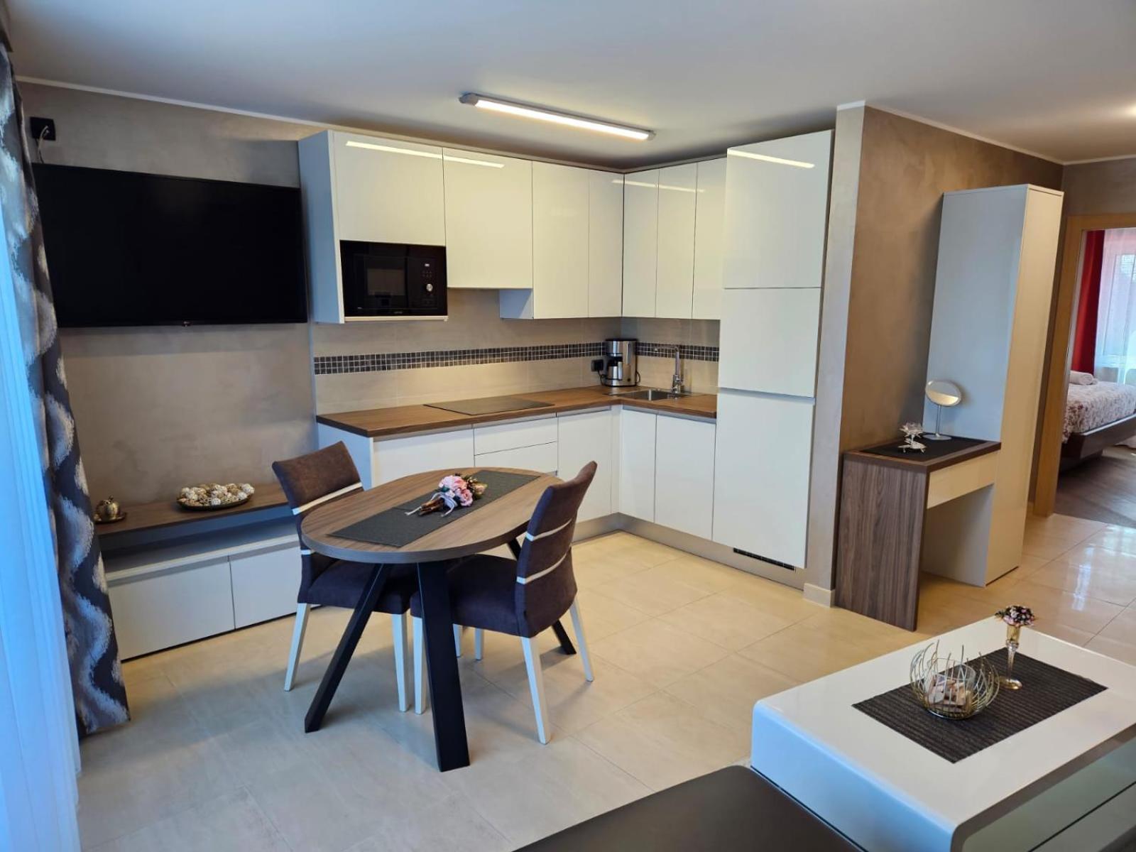 Apartments Riva-Interauto Umag Exterior foto