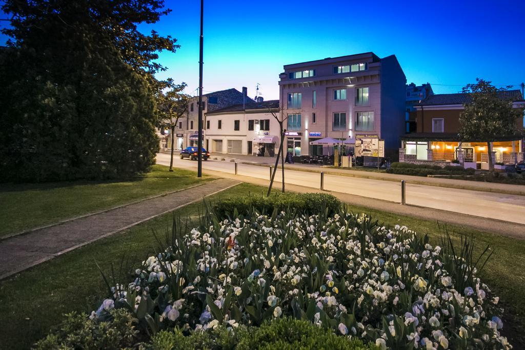 Apartments Riva-Interauto Umag Exterior foto