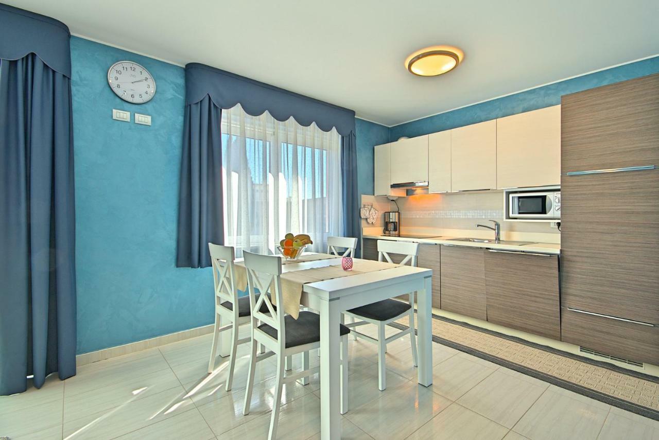 Apartments Riva-Interauto Umag Exterior foto