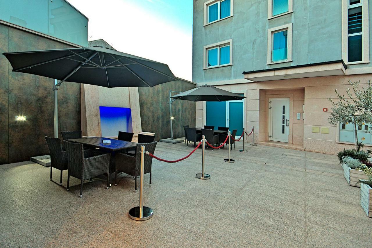 Apartments Riva-Interauto Umag Exterior foto